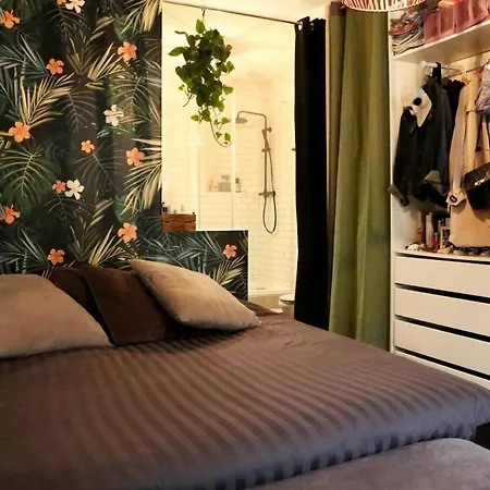 Daire Nice Warm Apartment Near Montmartre!